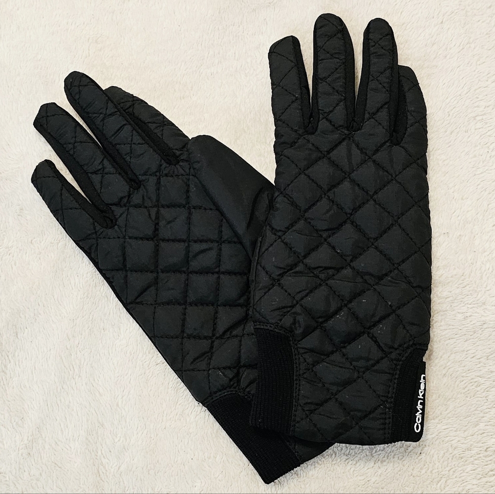 NWOT Calvin Klein Black Quilted Winter Gloves, Small